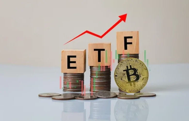 Bitcoin Stays Near $83,300 as ETF Inflows Ease Prior to PCE Report