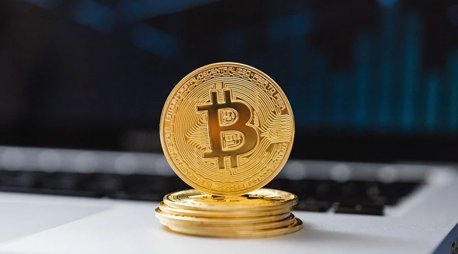 Bitcoin Surge Stalls Amid Fading Momentum and Stronger Dollar