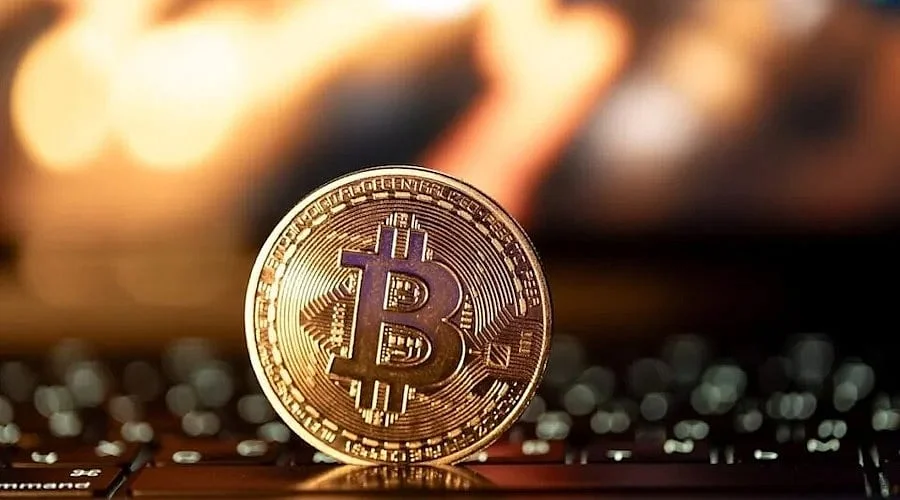 Could Macro Pressures Push Bitcoin Down to USD 81,000?