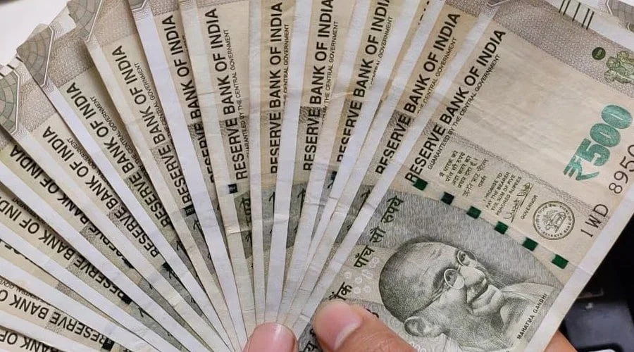 Indian Rupee Nears 96 Per British Pound as Oil Prices Rise