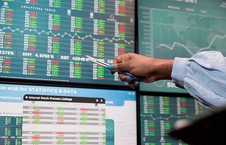 US Stock Futures Drop, Oil Rises Following Trump's Iran Rejection
