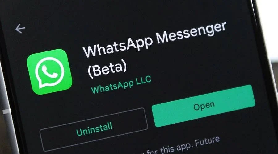 WhatsApp Android Beta Tests a Fresh Floating Navigation Bar