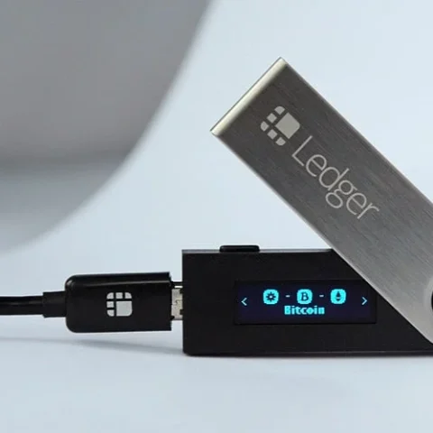 $86M Crypto Theft Claim Sparks Debate Over Hardware Wallet Security
