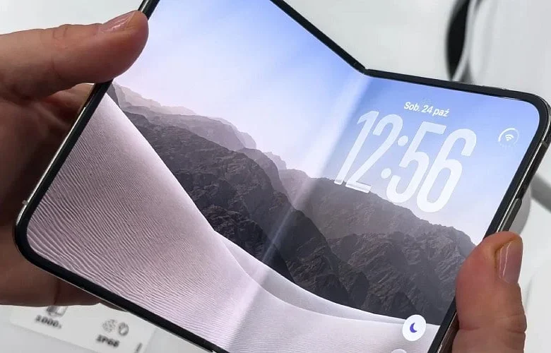 Apple confirms screen defect in select iPhone Duo units