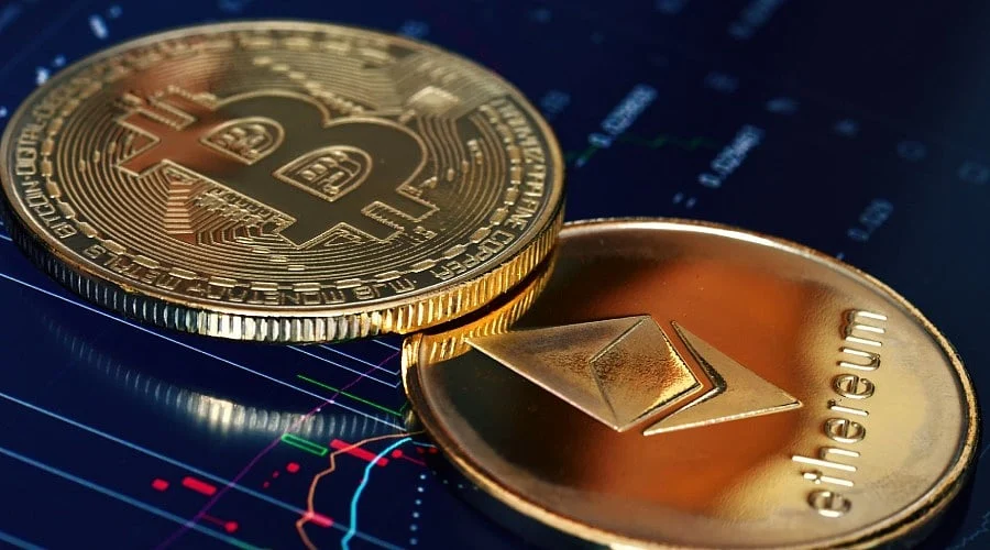 Bitcoin and Ethereum Gain While Zcash Drops 15.5%
