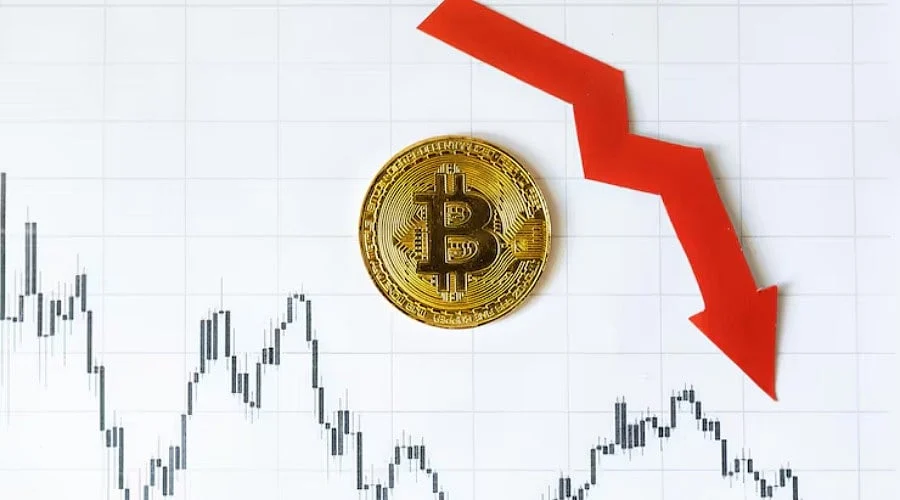 Bitcoin Dips to $84,200 Amid ETF Outflows and Liquidations