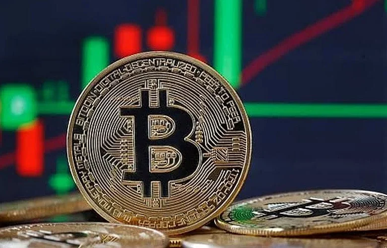 Bitcoin Drops Near $82,500 Amid ETF Outflows and Higher Yields