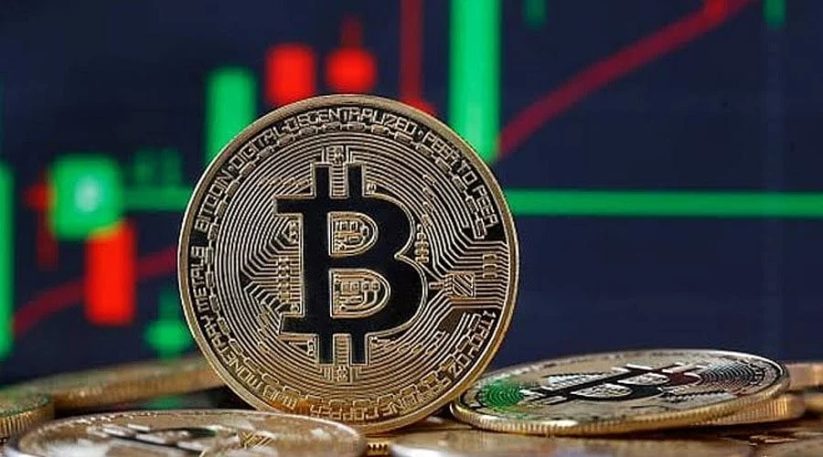 Bitcoin Drops Near $82,500 Amid ETF Outflows and Higher Yields
