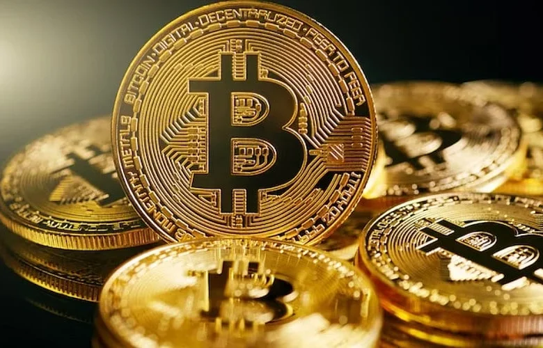 Bitcoin Holds Near $82,800 Amid $1B ETF Inflows While Zcash Surges