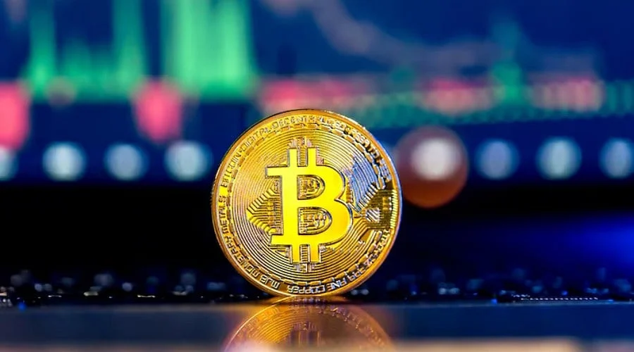 Bitcoin Holds Near $84,200 as Markets Await Payroll Data
