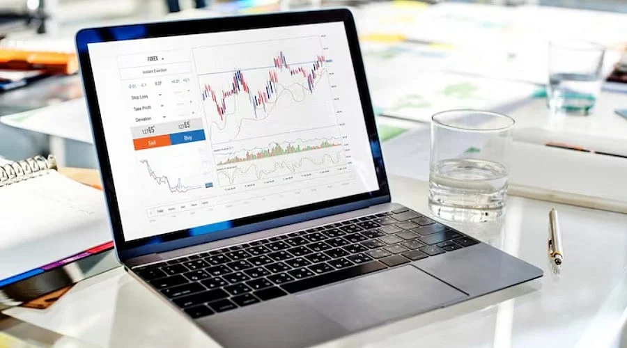 Dan Ives Picks Five Leading Tech Stocks Amid AI Spending Surge