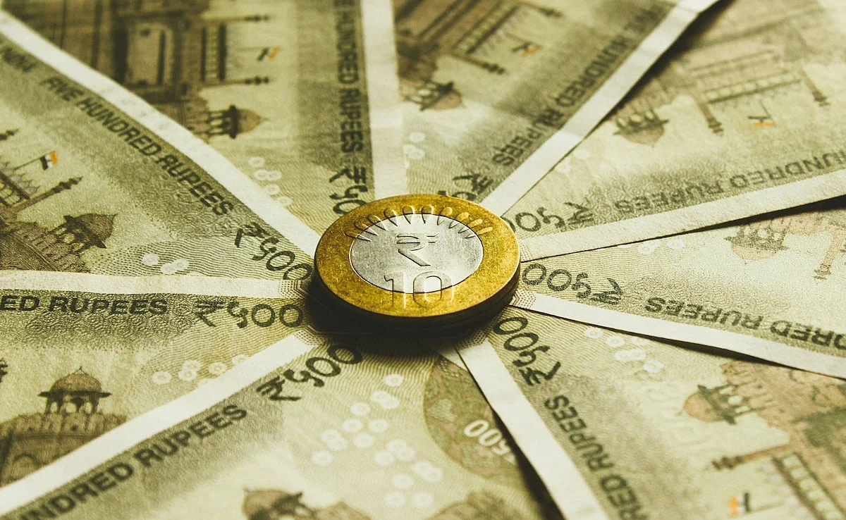 RBI Cuts Forex Limit to $5M from $100M to Defend Rupee