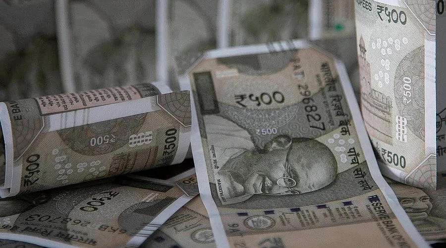Rupee Drops Despite RBI Intervention as Investors Eye Dollar Reserves