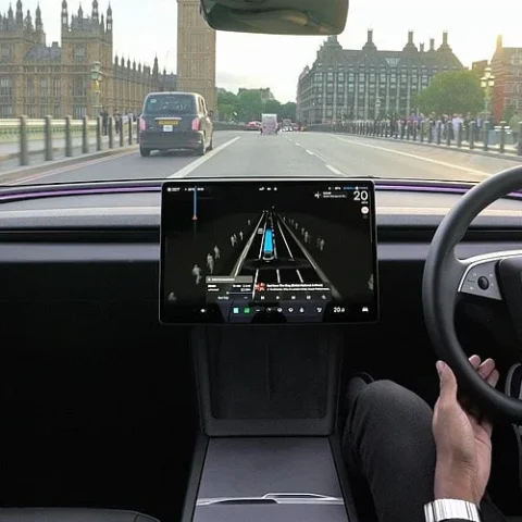 Tesla Autonomous Driving Rebrand Revives Scrutiny Over Safety Claims