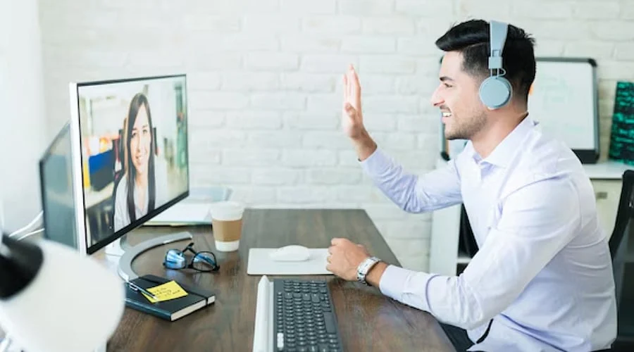 Top 5 Internal Communication Tools for Hybrid Workforces